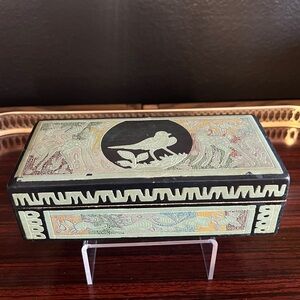 Vintage lacquered wood trinket box